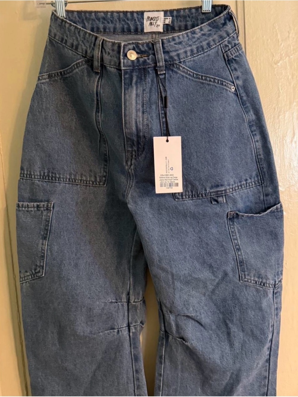 Princess Polly Outland Wide Leg Cargo
MidWash Denim Jeans